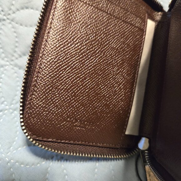 NEW: COACH 2 Fold Wallet PVC GLD - Picture 3 of 5